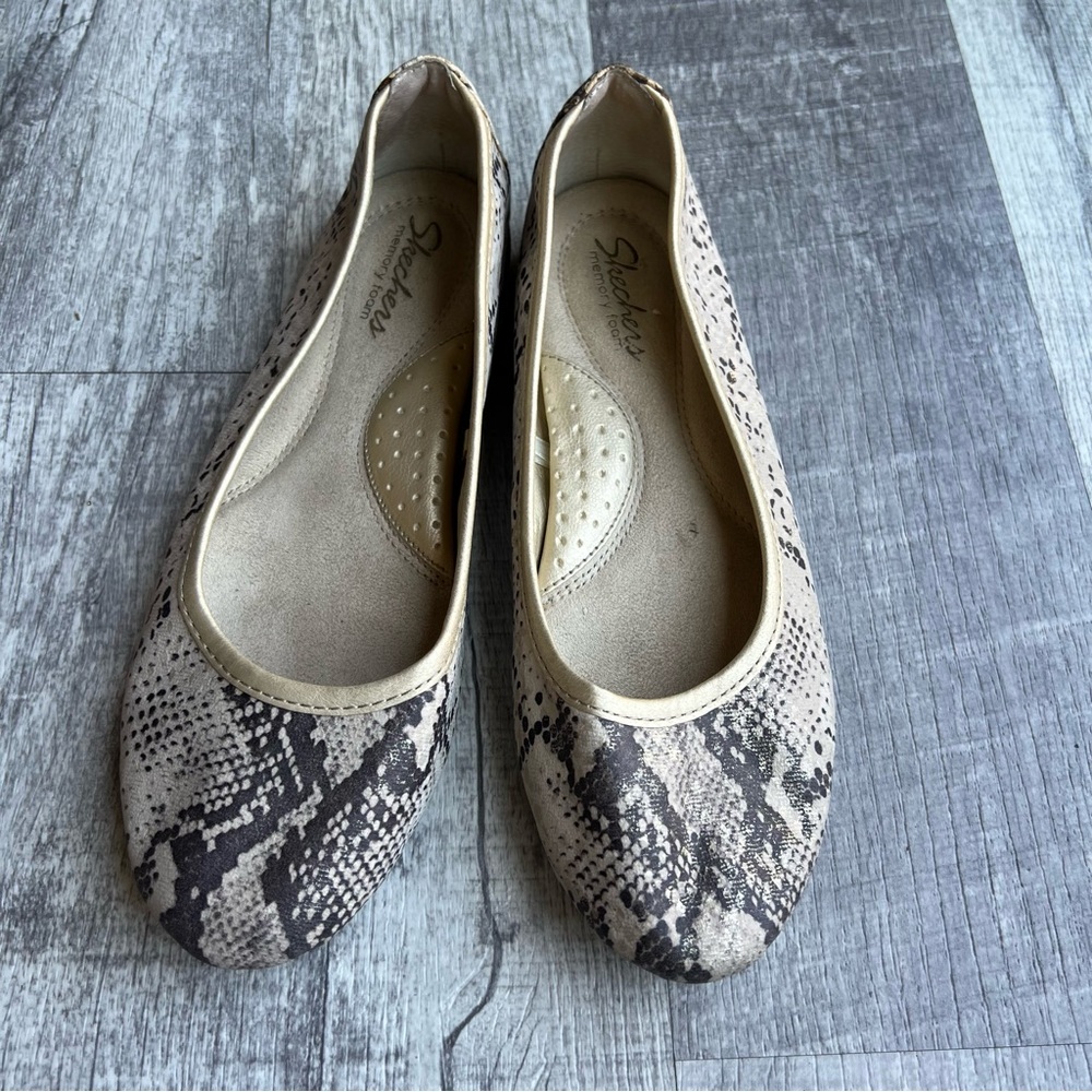 Skechers Balet Flats Size 6.5 Sneak Print